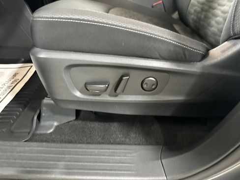Used 2025 Nissan Pathfinder SV AWD/4WD image 11