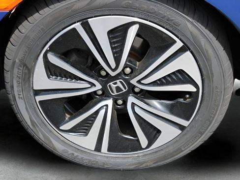 Used 2018 Honda Civic EX-L image 3