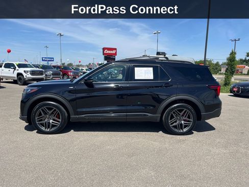 Used 2025 Ford Explorer ST-Line w/ ST-Line Street Pack AWD/4WD image 2