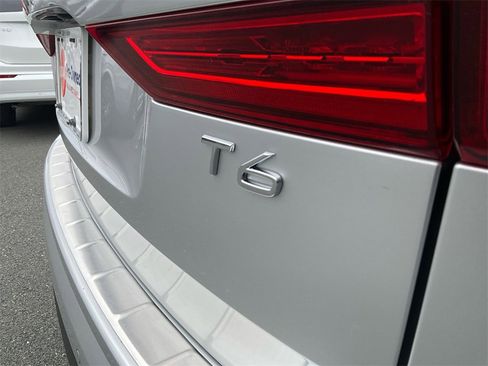 Used 2019 Volvo XC60 T6 Momentum w/ Premium Package image 17