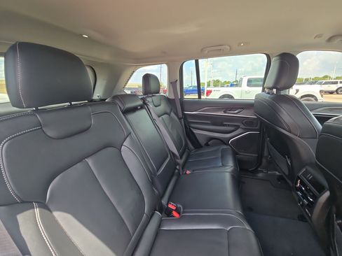 Used 2023 Jeep Grand Cherokee Limited w/ Black Appearance Package RWD image 31