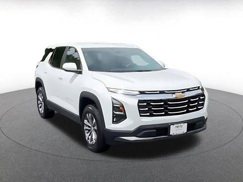 Used 2025 Chevrolet Equinox LT FWD image 3