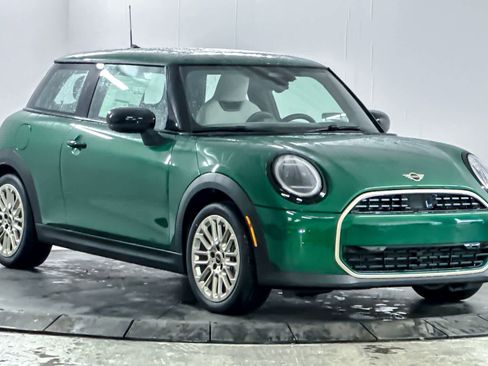 Used 2025 MINI Cooper 2-Door Hardtop image 9