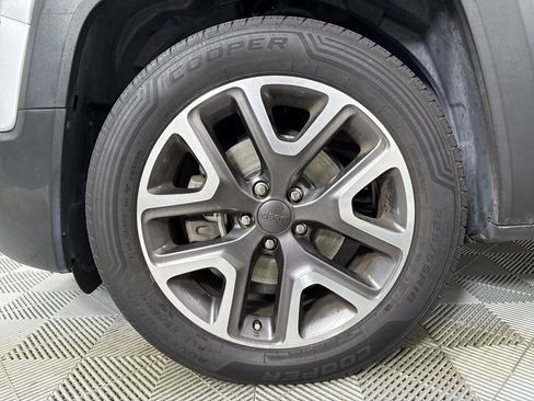 Used 2017 Jeep Renegade Latitude image 18