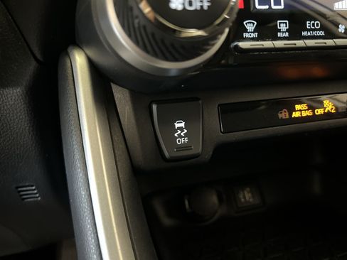 Used 2024 Toyota RAV4 XLE FWD image 35
