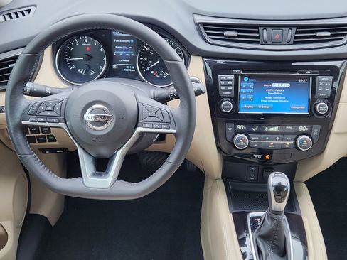 Used 2017 Nissan Rogue SL image 26