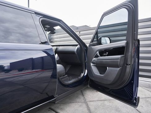 Used 2023 Land Rover Range Rover Long Wheelbase SE image 22
