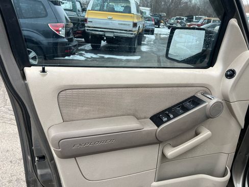 Used 2007 Ford Explorer Sport Trac XLT image 9