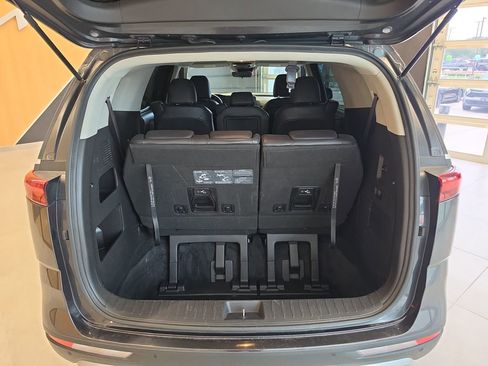 Used 2023 Kia Carnival LX FWD image 29