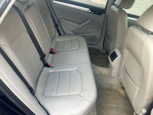 Used 2013 Volkswagen Passat TDI SE FWD image 18