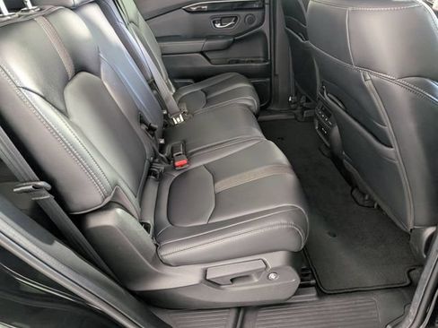 Used 2025 Honda Pilot EX-L image 31