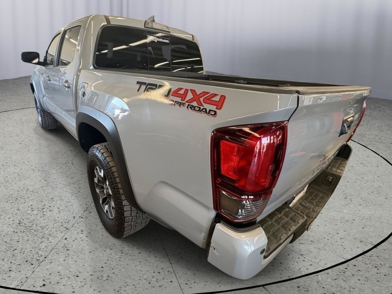 Used 2019 Toyota Tacoma TRD Off-Road AWD/4WD image 3