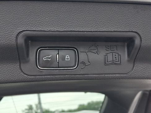Used 2020 Ford Explorer XLT w/ Equipment Group 202A AWD/4WD image 29