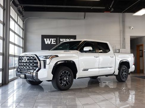 Used 2025 Toyota Tundra Platinum AWD/4WD image 2