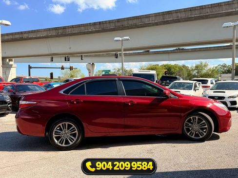 Used 2017 Toyota Camry SE FWD image 9