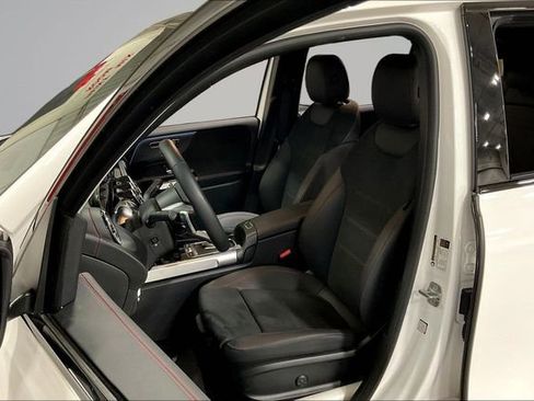 Used 2025 Mercedes-Benz EQB 300 4MATIC image 27