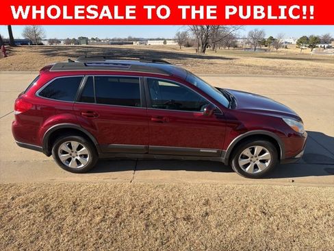 Used 2011 Subaru Outback 2.5i Limited image 2