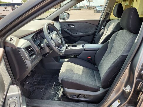 Used 2023 Nissan Rogue SV image 11