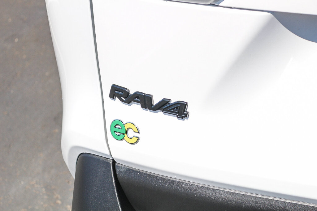 Certified 2025 Toyota RAV4 XLE AWD/4WD image 28