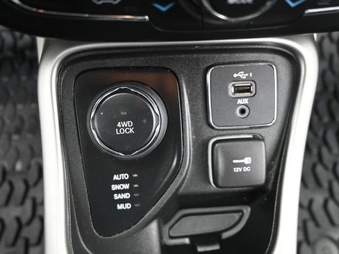 Used 2021 Jeep Compass Latitude w/ Sun and Sound Group AWD/4WD image 22