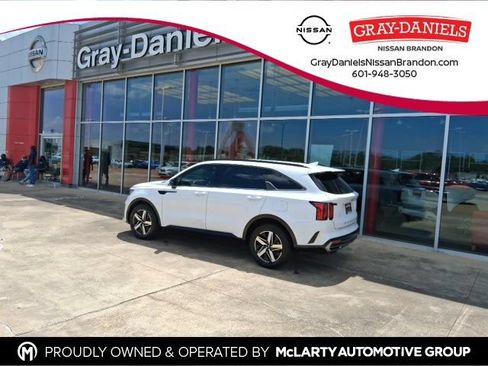 Used 2022 Kia Sorento S FWD image 1