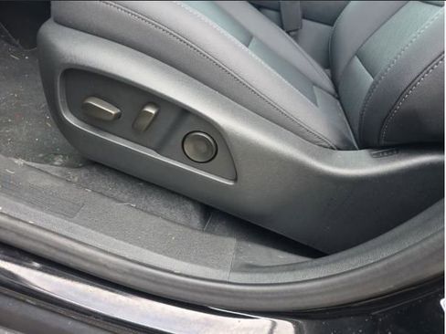 Used 2026 Chevrolet Equinox LT w/ Convenience Package II FWD image 9