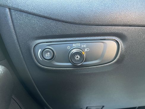 Used 2024 Chevrolet Equinox LT w/ LPO, Floor Liner Package FWD image 17