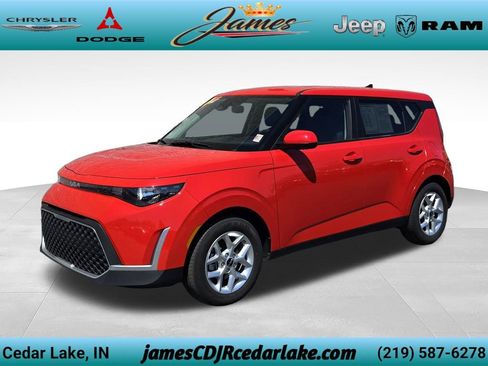 Used 2025 Kia Soul LX w/ LX Technology Package FWD image 1