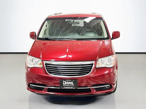 Used 2015 Chrysler Town & Country Touring w/ Driver Convenience Group FWD image 3