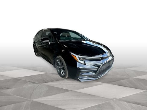 Used 2025 Toyota Corolla SE FWD image 2