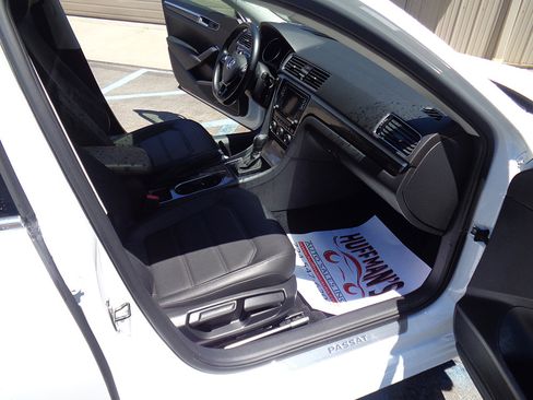 Used 2018 Volkswagen Passat 2.0T SE image 16