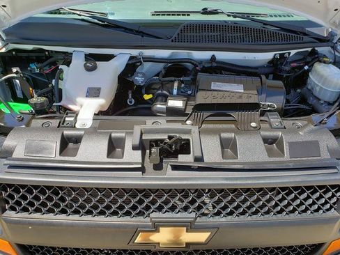 Used 2017 Chevrolet Express 2500 RWD image 26