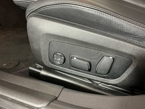Certified 2025 BMW 330i Sedan w/ Premium Package RWD image 20