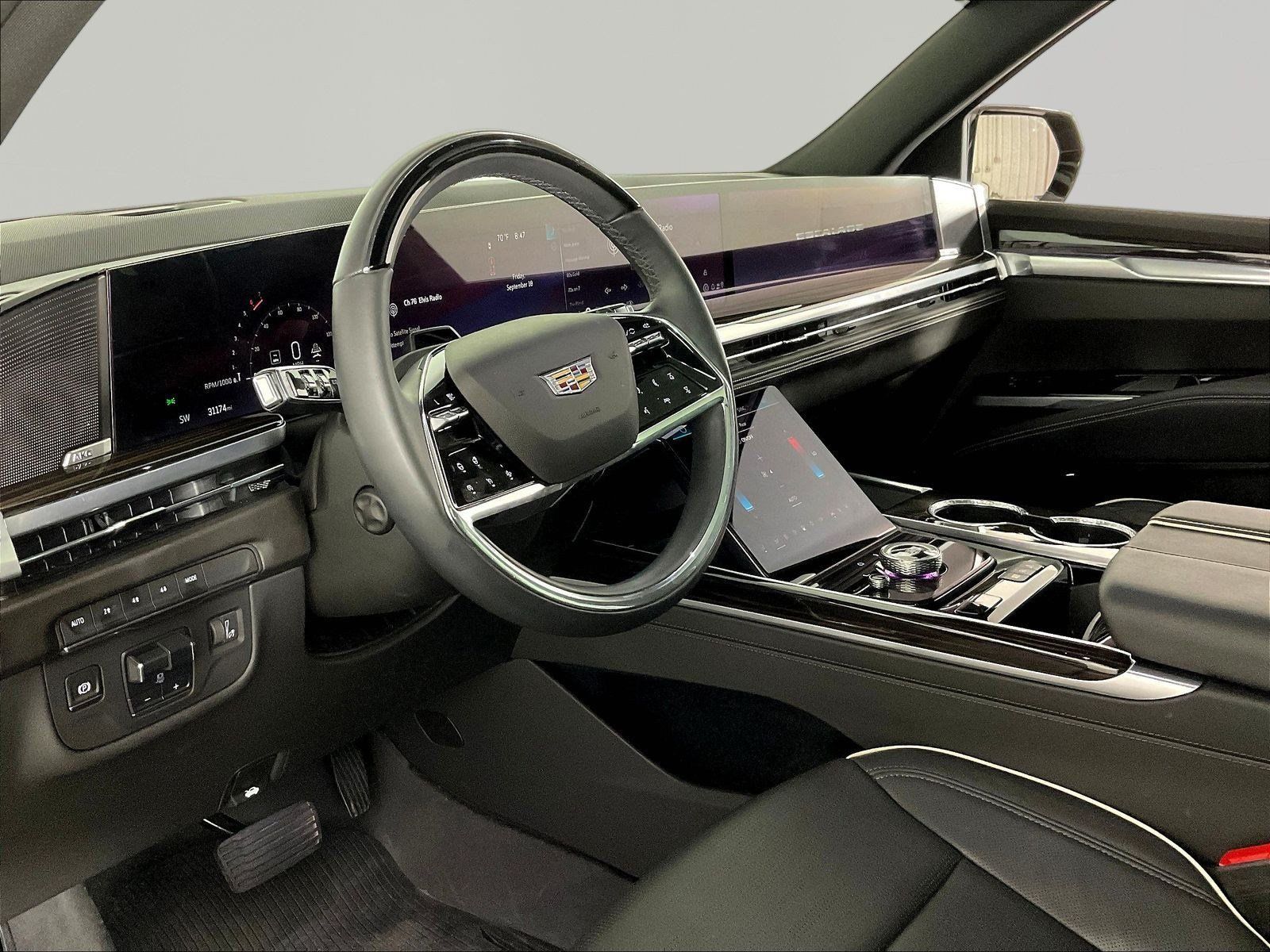 Used 2025 Cadillac Escalade Premium Luxury w/ LPO, Floor Liner Package AWD/4WD image 17