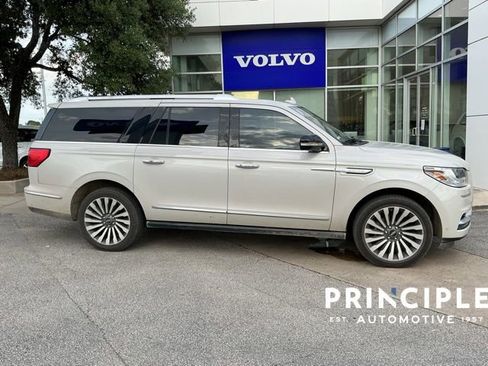Used 2019 Lincoln Navigator L Reserve image 3
