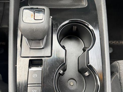 Used 2023 Nissan Rogue SV image 23