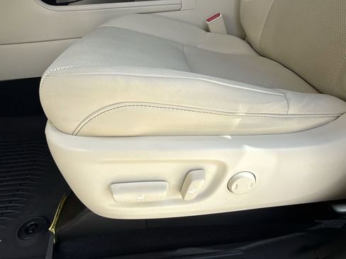 Used 2023 Lexus GX 460 Premium w/ Accessory Package image 14