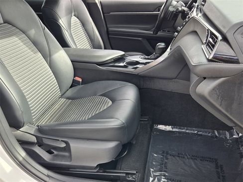 Used 2019 Toyota Camry SE image 16