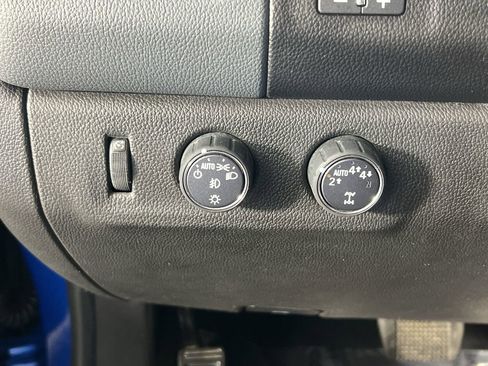 Used 2022 Chevrolet Colorado Z71 AWD/4WD image 17