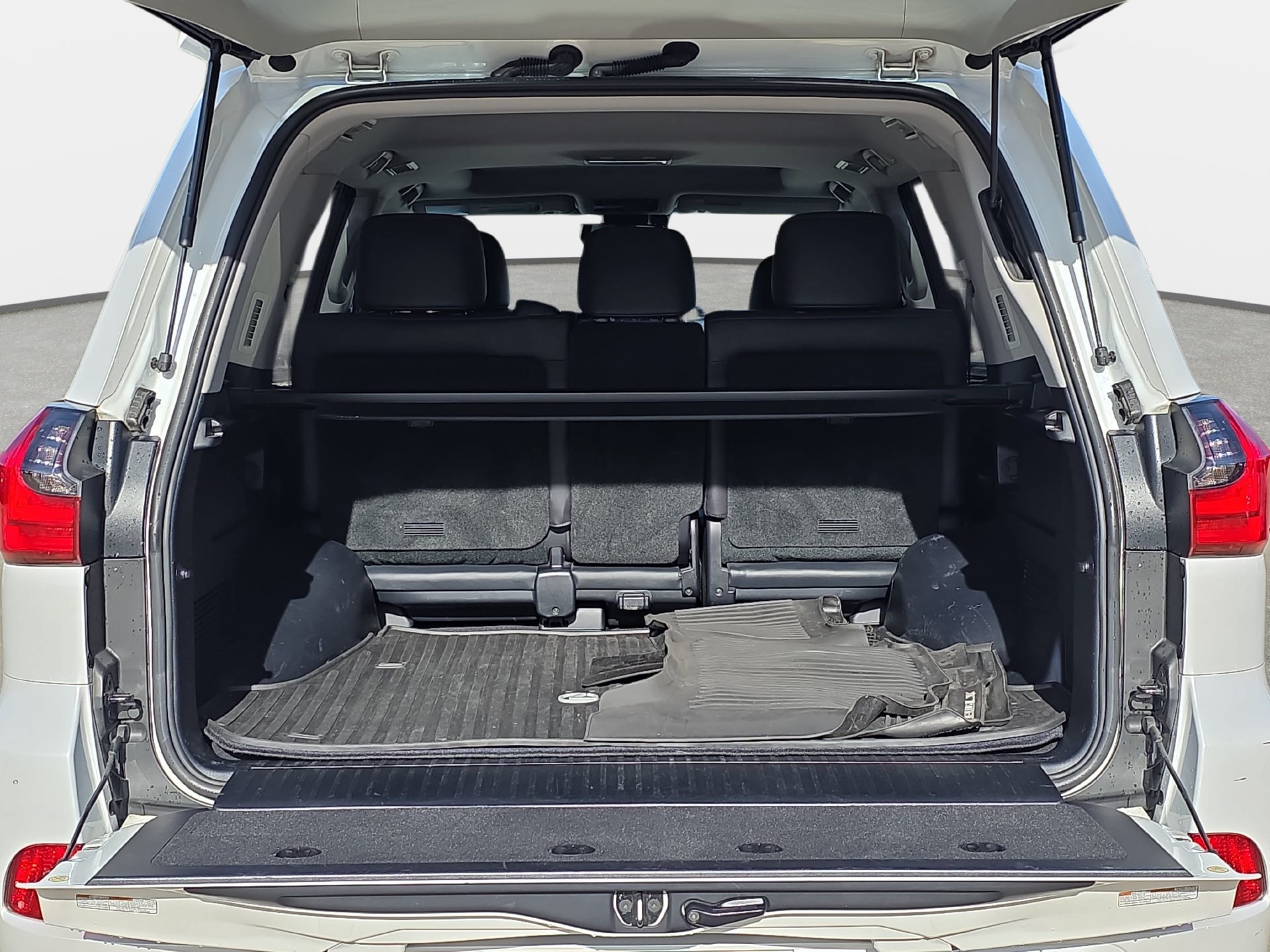 Used 2019 Lexus LX 570 4WD w/ Luxury Package image 12