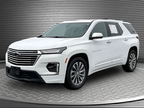 Used 2023 Chevrolet Traverse Premier FWD image 3