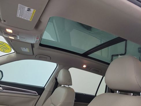 Used 2019 Volkswagen Atlas SE image 18