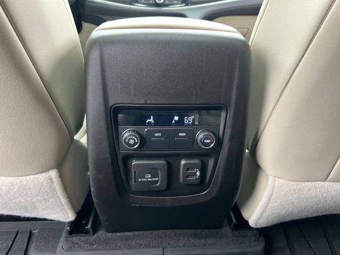 Used 2022 Buick Enclave Essence w/ Experience Buick Package FWD image 29