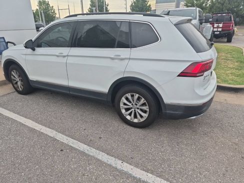 Used 2018 Volkswagen Tiguan SE w/ Panoramic Sunroof Package FWD image 6