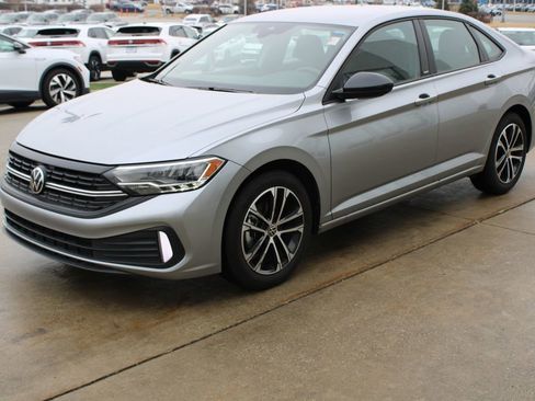 Certified 2024 Volkswagen Jetta Sport image 3