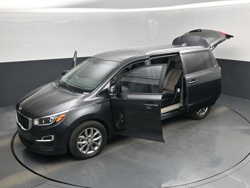 Used 2020 Kia Sedona EX image 56