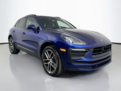 Certified 2025 Porsche Macan image 9
