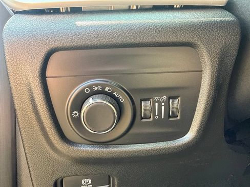 Used 2023 Jeep Grand Cherokee L Laredo AWD/4WD image 28