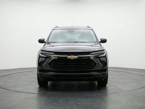 Used 2025 Chevrolet TrailBlazer LT image 2