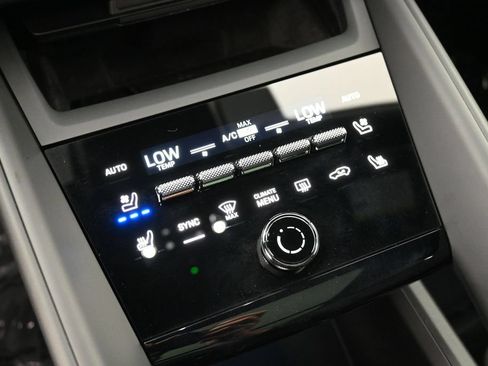 Certified 2025 Porsche Macan Electric RWD image 22